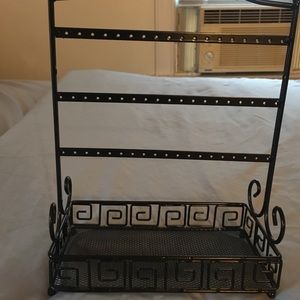 Black metal jewelry holder